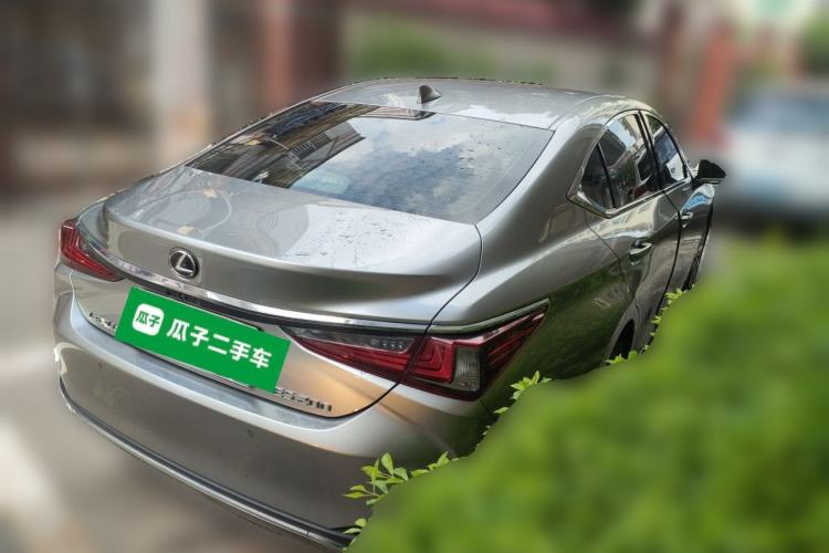 Used Lexus ES 2023 200 Excellence Edition Rear Right 45 Deg