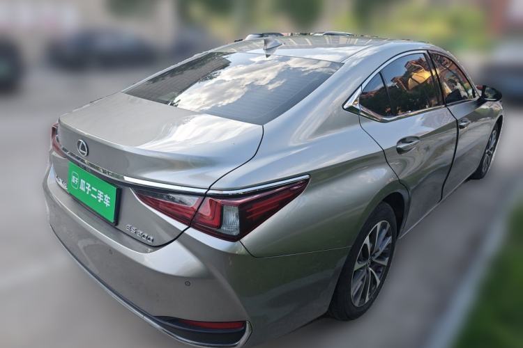 Used Lexus ES 2023 200 Excellence Edition Rear Right 45 Deg