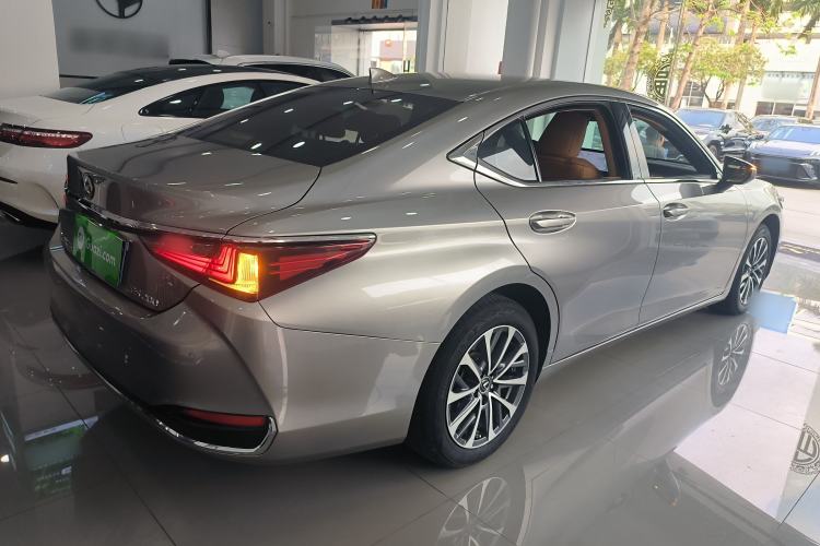 Used Lexus ES 2023 200 Excellence Edition Rear Right 45 Deg