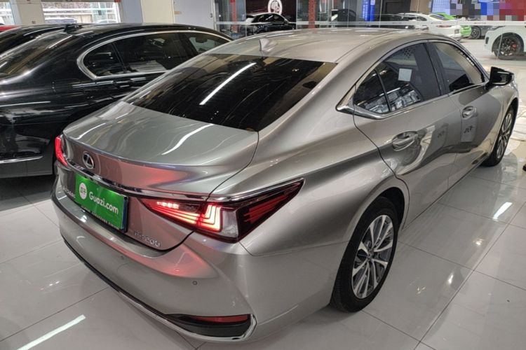 Used Lexus ES 2023 200 Luxury Edition Rear Right 45 Deg