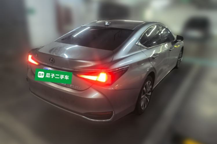 Used Lexus ES 2023 200 Luxury Edition Rear Right 45 Deg