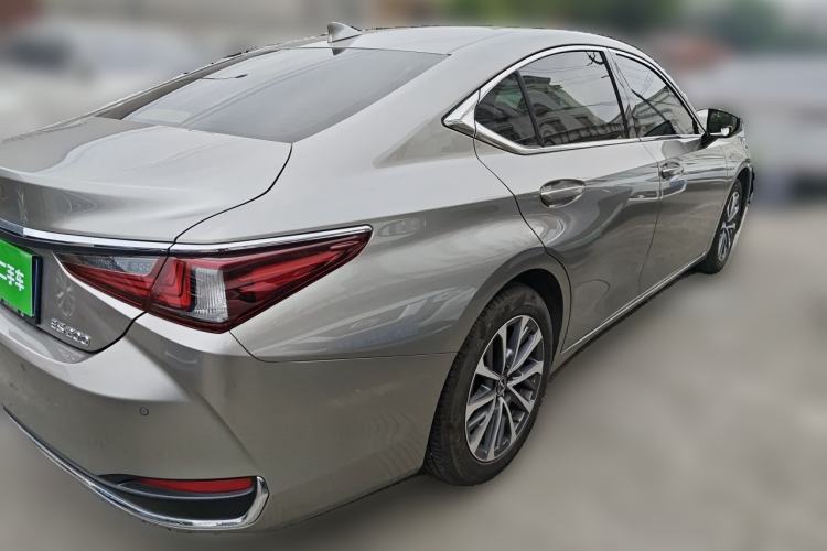 Used Lexus ES 2023 200 Excellence Edition Rear Right 45 Deg