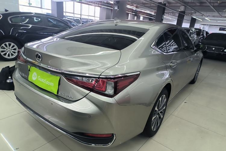 Used Lexus ES 2023 200 Excellence Edition Rear Right 45 Deg