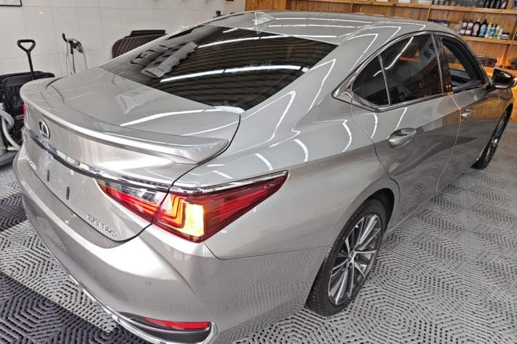 Used Lexus ES 2023 260 Excellence Edition Rear Right 45 Deg