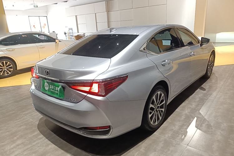 Used Lexus ES 2023 200 Luxury Edition Rear Right 45 Deg