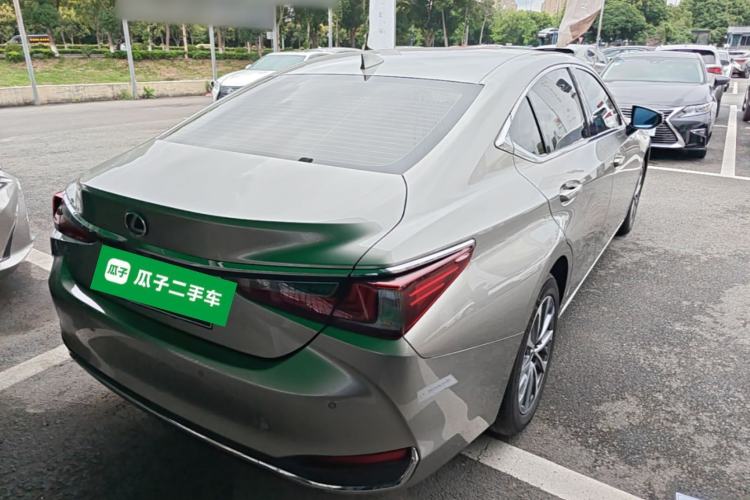 Used Lexus ES 2023 200 Excellence Edition Rear Right 45 Deg