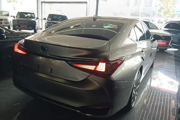 Used Lexus ES 2023 200 Excellence Edition Rear Right 45 Deg