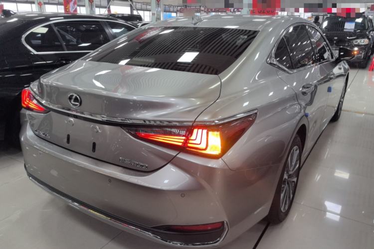 Used Lexus ES 2023 200 Excellence Edition Rear Right 45 Deg