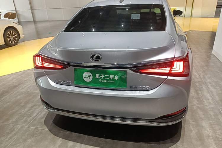 Used Lexus ES 2023 200 Luxury Edition Rear
