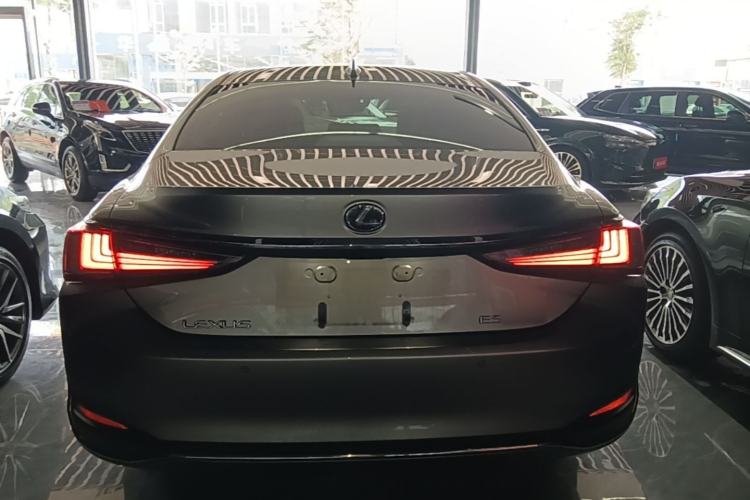 Used Lexus ES 2023 200 Excellence Edition Rear