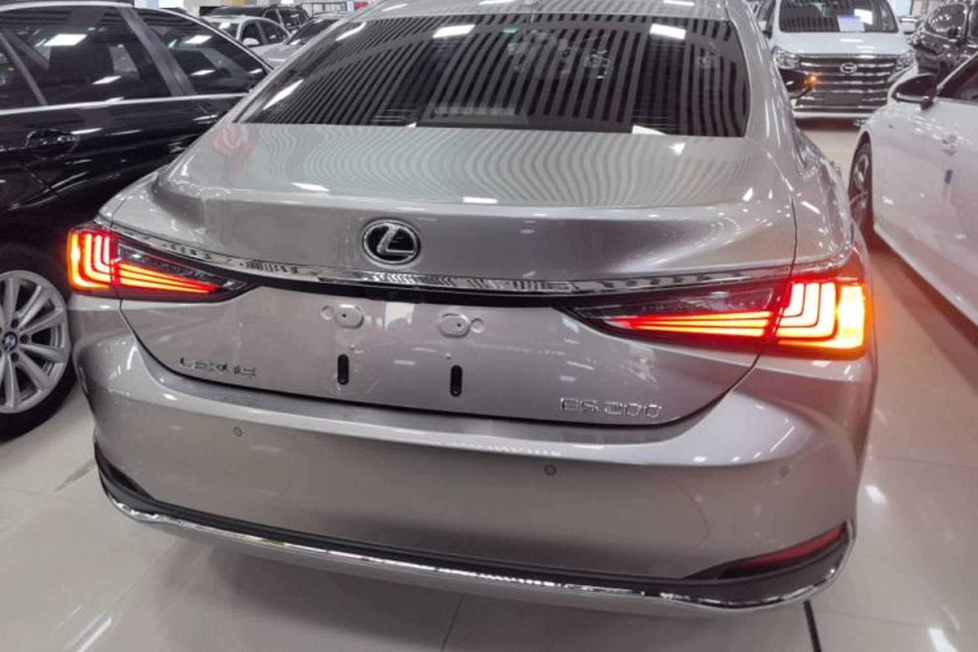 Used Lexus ES 2023 200 Excellence Edition Rear