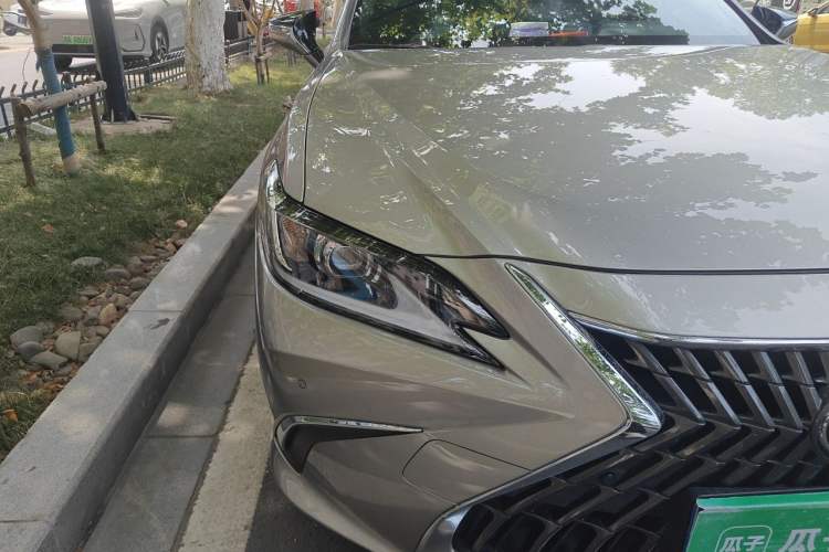 Used Lexus ES 2023 200 Luxury Edition Right Front Headlight
