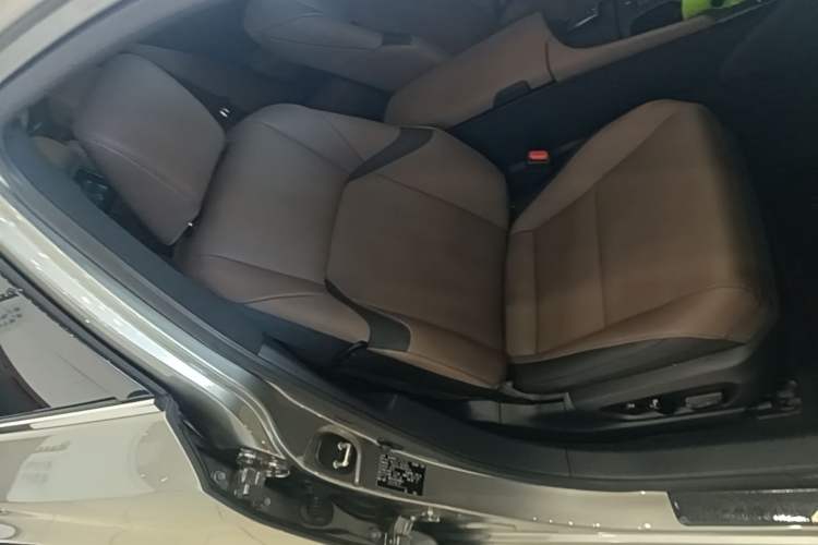 Used Lexus ES 2023 200 Excellence Edition Right Front Seat