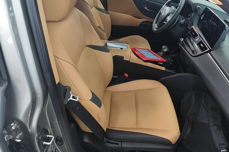Used Lexus ES 2023 200 Excellence Edition Right Front Seat