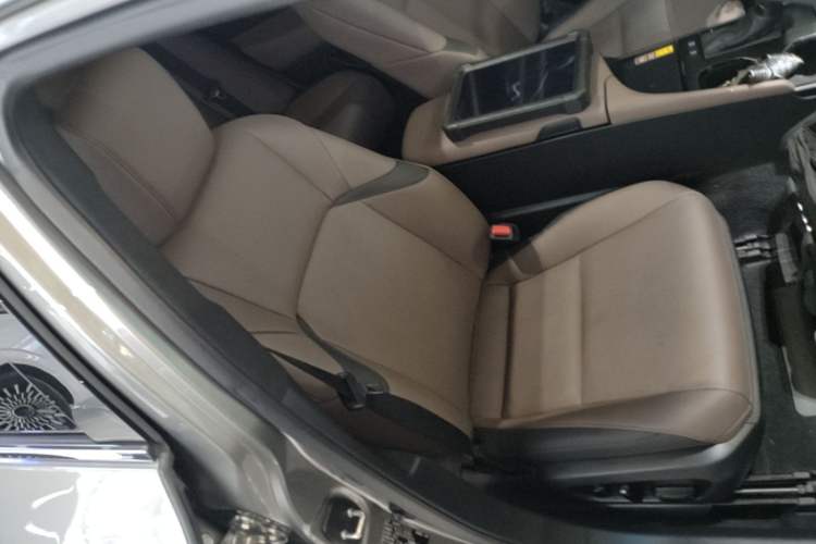 Used Lexus ES 2023 200 Luxury Edition Right Front Seat