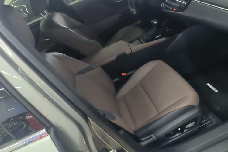 Used Lexus ES 2023 200 Excellence Edition Right Front Seat