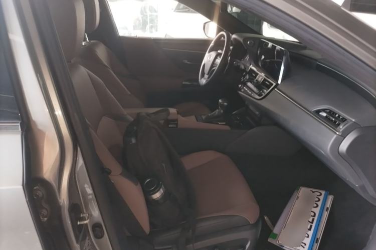 Used Lexus ES 2023 200 Excellence Edition Right Front Seat