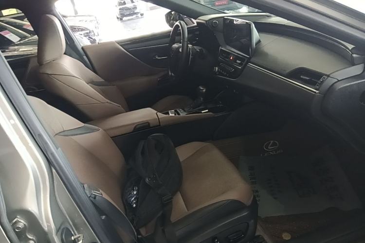 Used Lexus ES 2023 200 Excellence Edition Right Front Seat