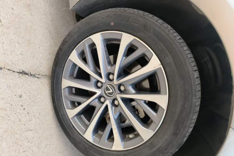 Used Lexus ES 2023 200 Excellence Edition Right Front Wheel Hub