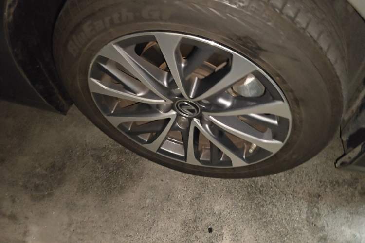 Used Lexus ES 2023 200 Excellence Edition Right Front Wheel Hub