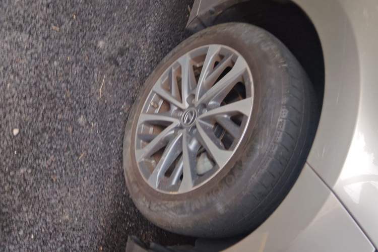 Used Lexus ES 2023 200 Excellence Edition Right Front Wheel Hub
