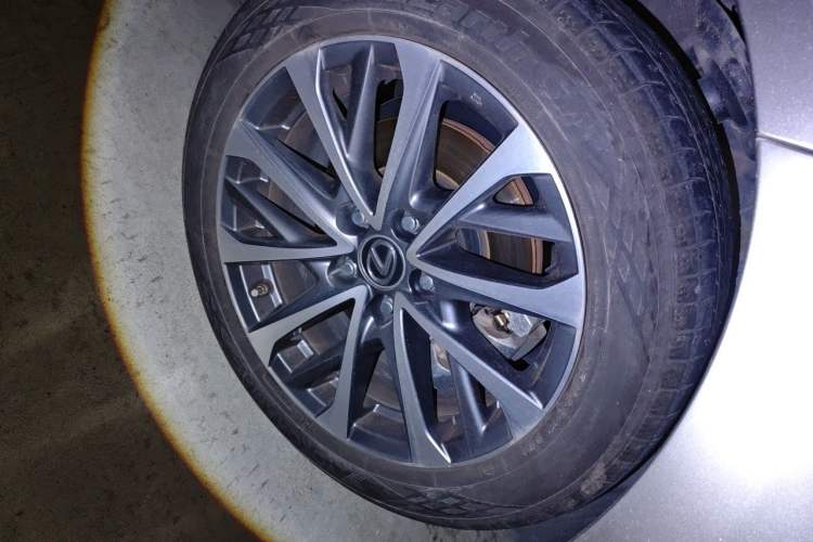 Used Lexus ES 2023 200 Excellence Edition Right Front Wheel Hub