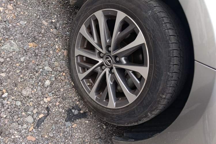 Used Lexus ES 2023 200 Excellence Edition Right Front Wheel Hub
