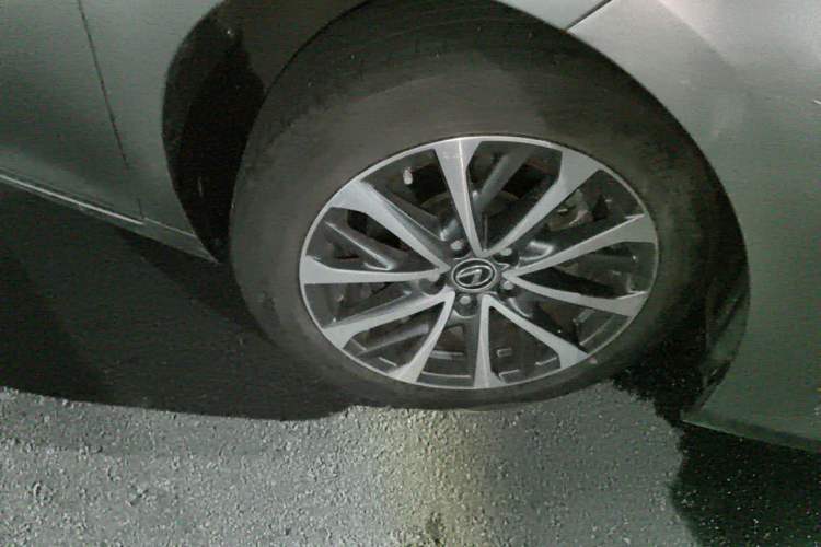 Used Lexus ES 2023 200 Excellence Edition Right Front Wheel Hub