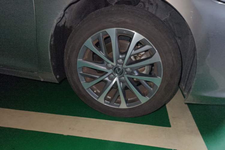 Used Lexus ES 2023 200 Excellence Edition Right Front Wheel Hub