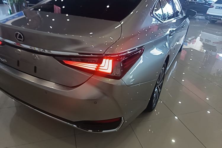 Used Lexus ES 2023 200 Excellence Edition Right Rear Taillight