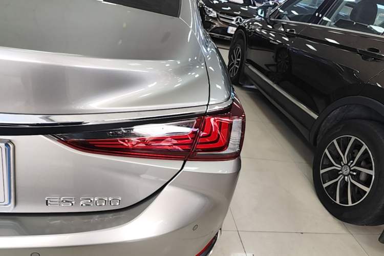 Used Lexus ES 2023 200 Excellence Edition Right Rear Taillight