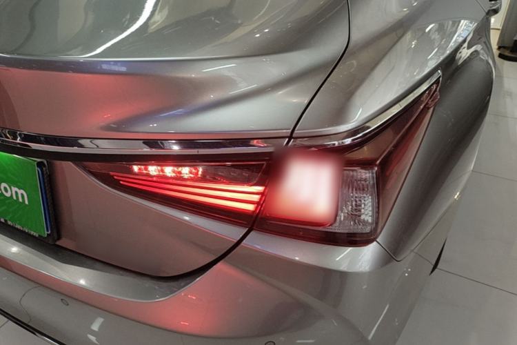Used Lexus ES 2023 200 Luxury Edition Right Rear Taillight