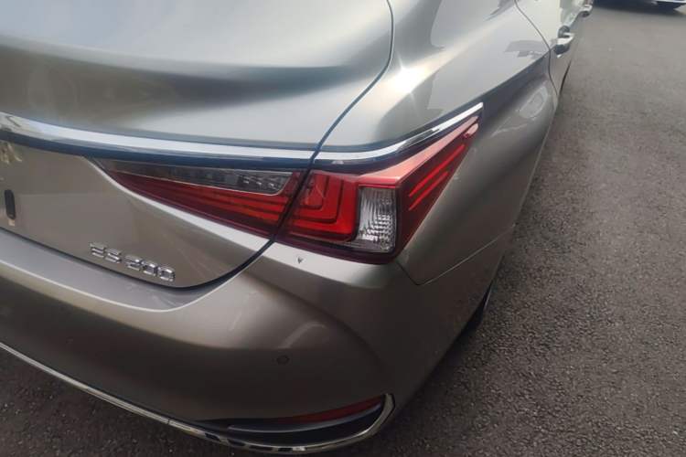 Used Lexus ES 2023 200 Excellence Edition Right Rear Taillight