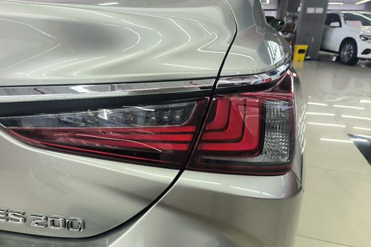 Used Lexus ES 2023 200 Excellence Edition Right Rear Taillight