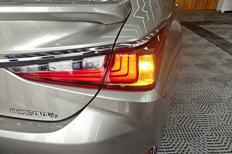 Used Lexus ES 2023 260 Excellence Edition Right Rear Taillight