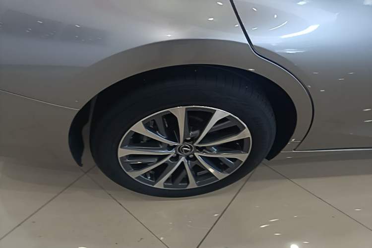 Used Lexus ES 2023 200 Excellence Edition Right Rear Wheel Hub