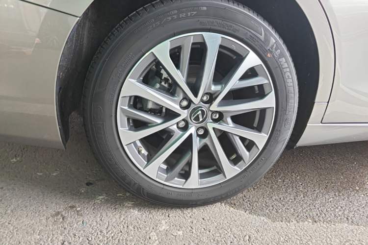 Used Lexus ES 2023 200 Excellence Edition Right Rear Wheel Hub