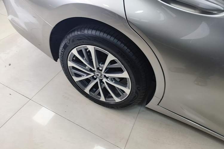 Used Lexus ES 2023 200 Excellence Edition Right Rear Wheel Hub