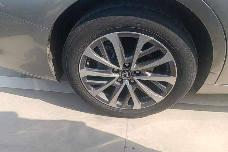 Used Lexus ES 2023 200 Excellence Edition Right Rear Wheel Hub