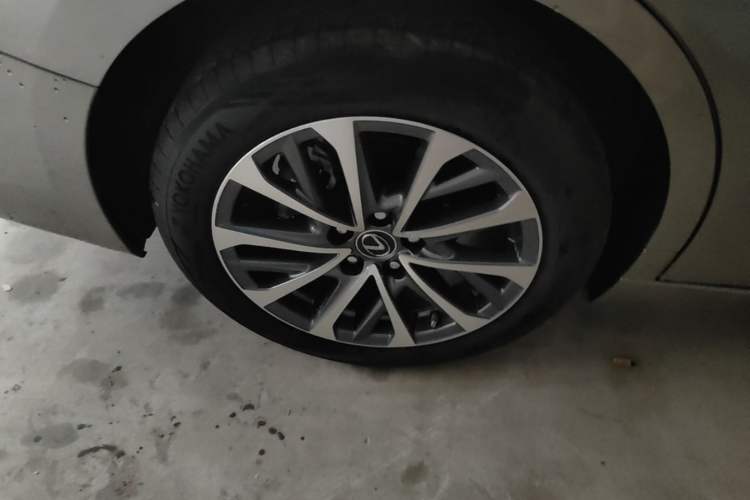 Used Lexus ES 2023 200 Excellence Edition Right Rear Wheel Hub