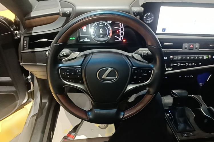 Used Lexus ES 2023 200 Luxury Edition Steering Wheel
