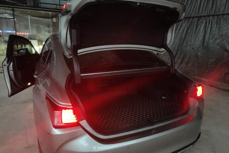 Used Lexus ES 2023 200 Excellence Edition Trunk