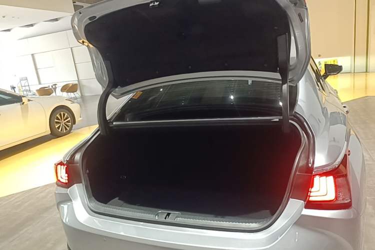 Used Lexus ES 2023 200 Luxury Edition Trunk