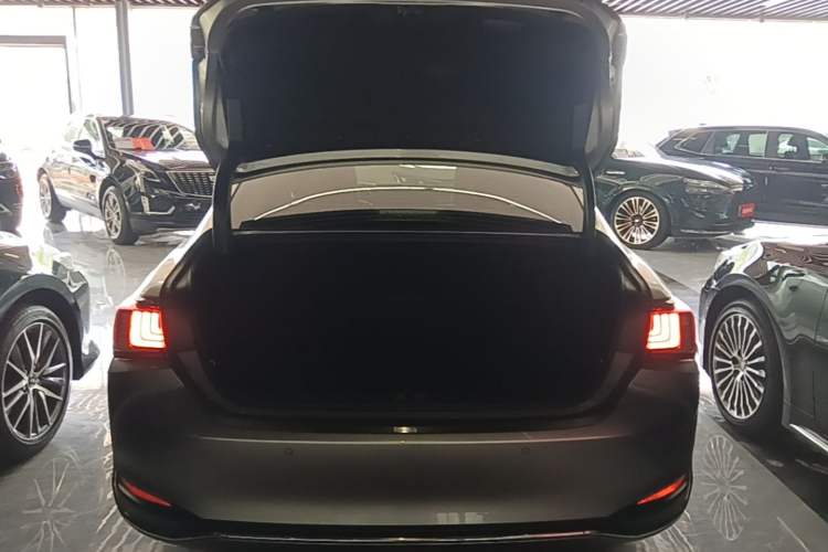 Used Lexus ES 2023 200 Excellence Edition Trunk