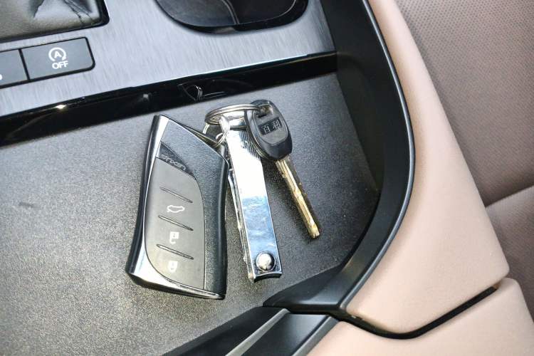 Used Lexus ES 2023 260 Excellence Edition Vehicle Key