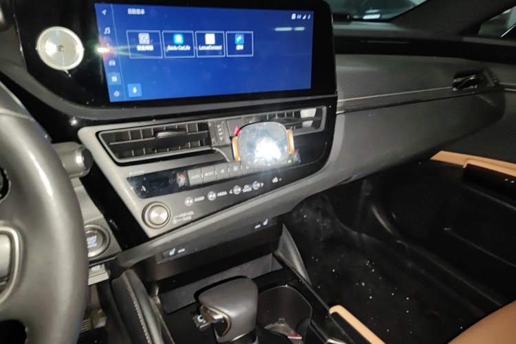 Used Lexus ES 2023 200 Excellence Edition Audio And AC Panel