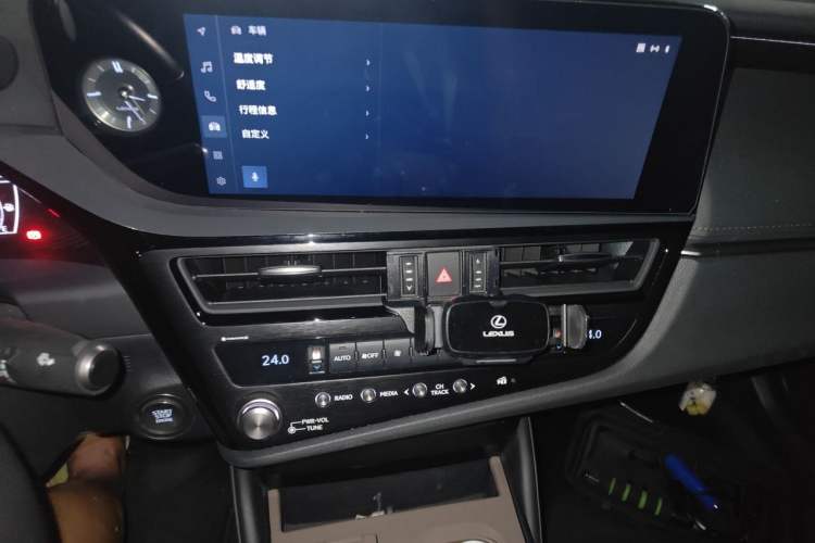 Used Lexus ES 2023 200 Excellence Edition Audio And AC Panel