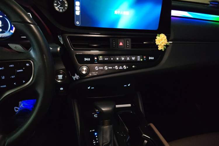 Used Lexus ES 2023 200 Excellence Edition Audio And AC Panel