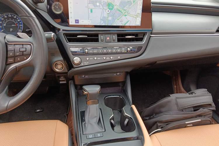 Used Lexus ES 2023 260 Excellence Edition Audio And AC Panel
