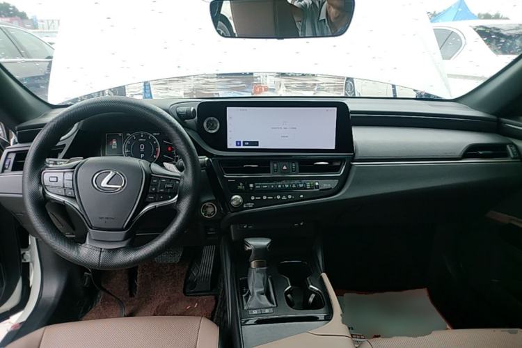 Used Lexus ES 2023 200 Excellence Edition Center Console